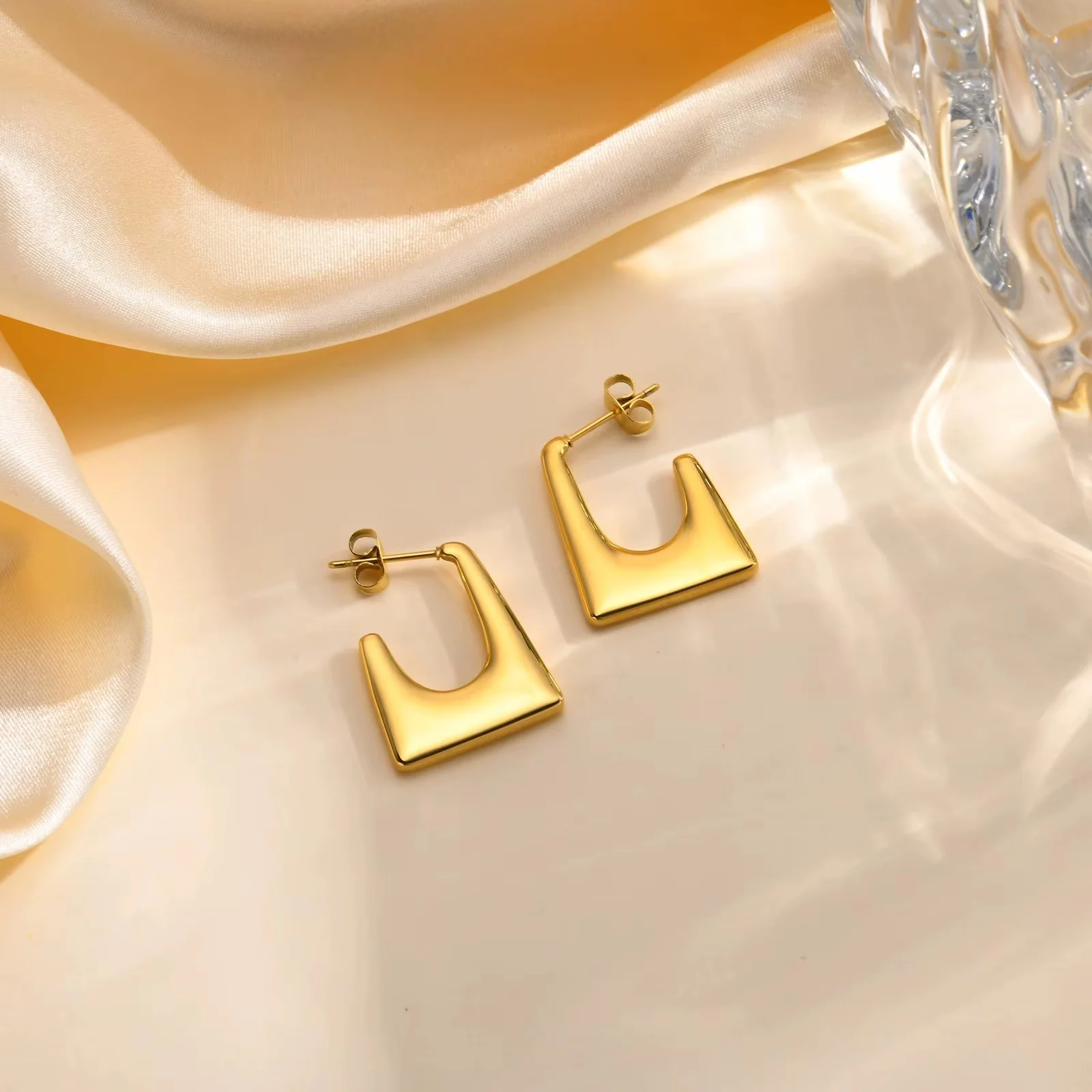 18k Gold-Plated Square Hoop Earrings - Image 5
