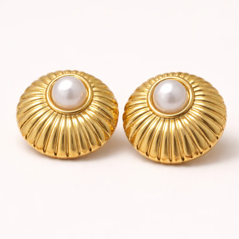 18K Gold Plated Vintage Shell Pearl Earrings - Image 3
