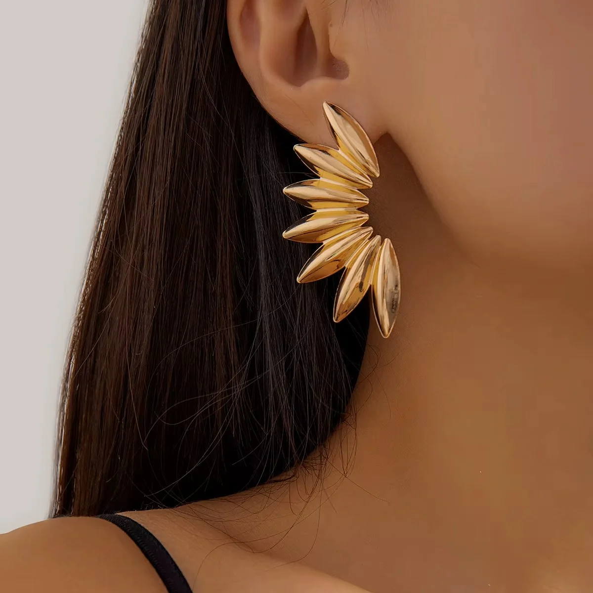 American Stud Women Metal Flower Earrings - Image 2