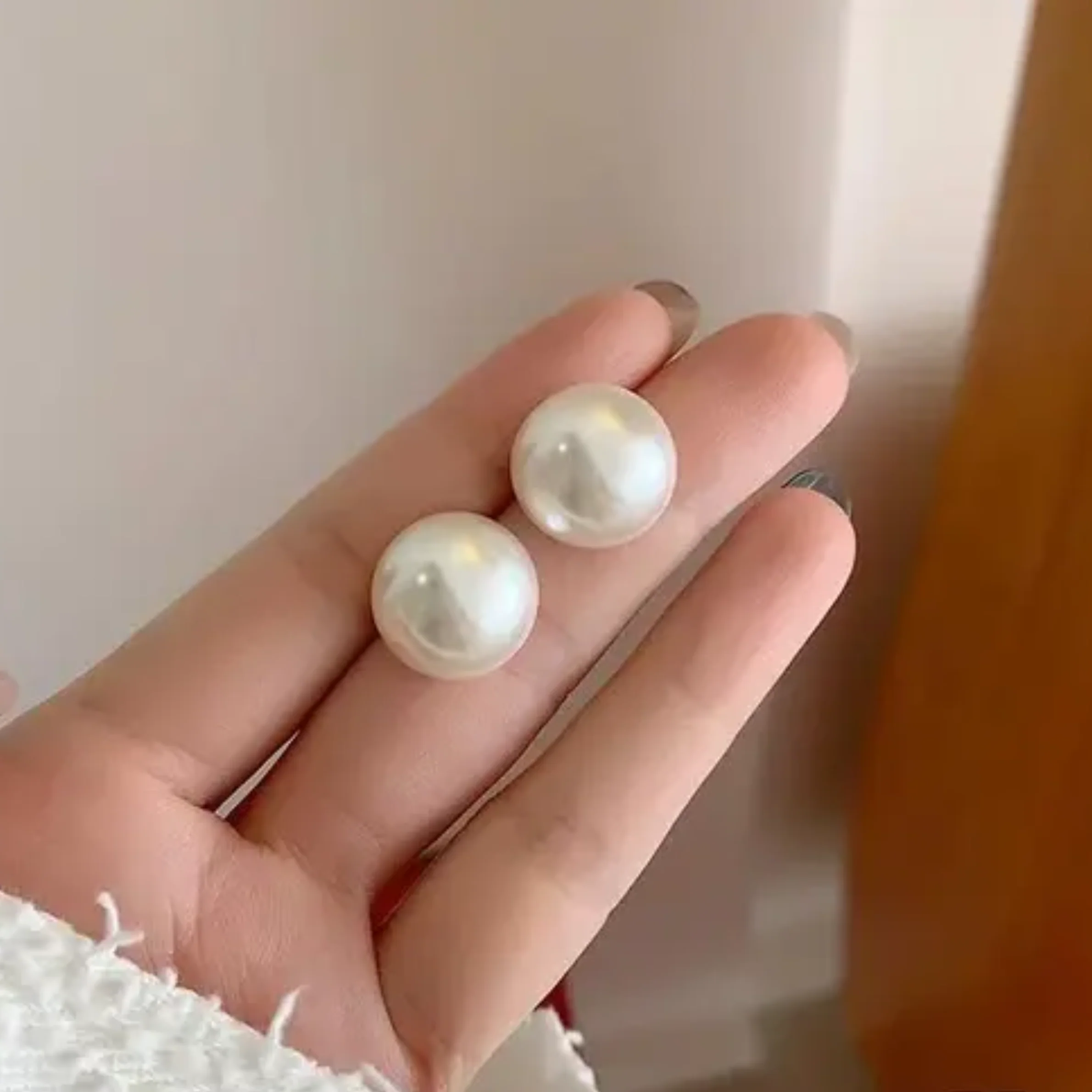 Classic Pearl Glow Stud Earrings - Image 2