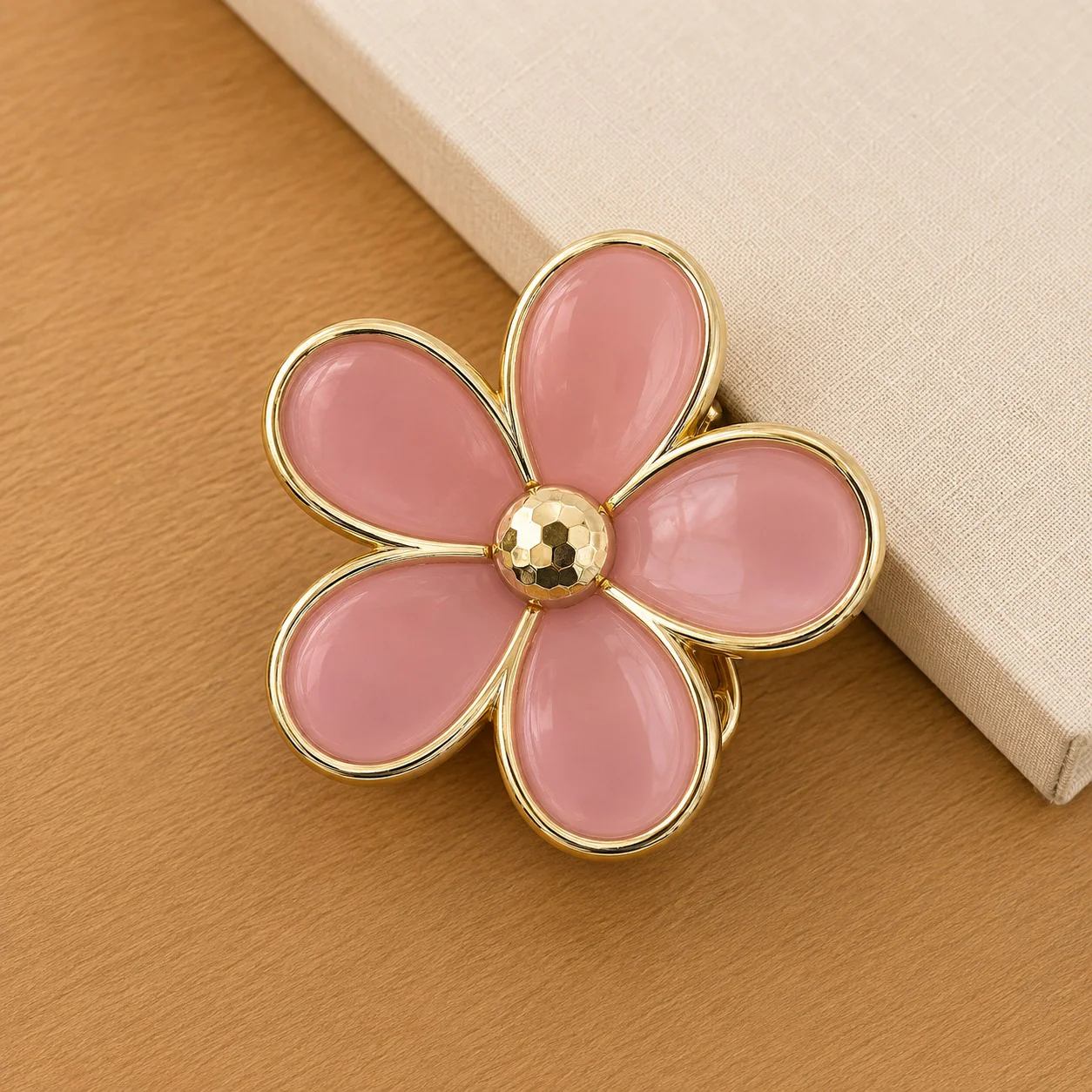 Crystal Daisy Hair Clutcher - Image 2