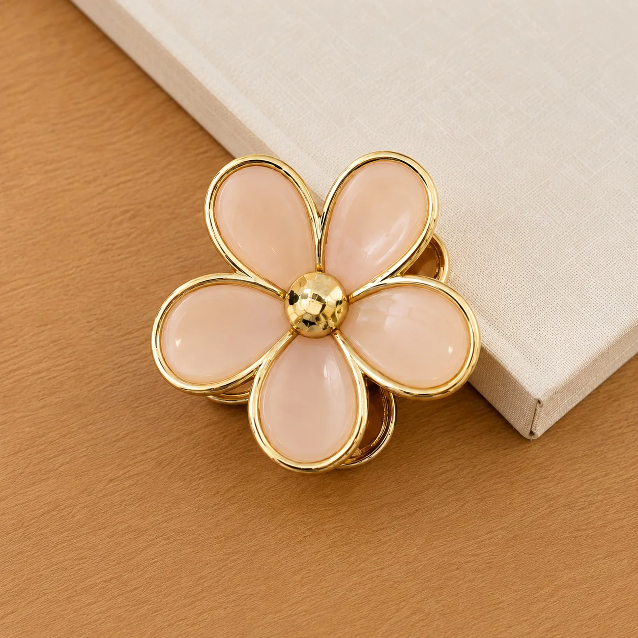 Crystal Daisy Hair Clutcher - Image 6