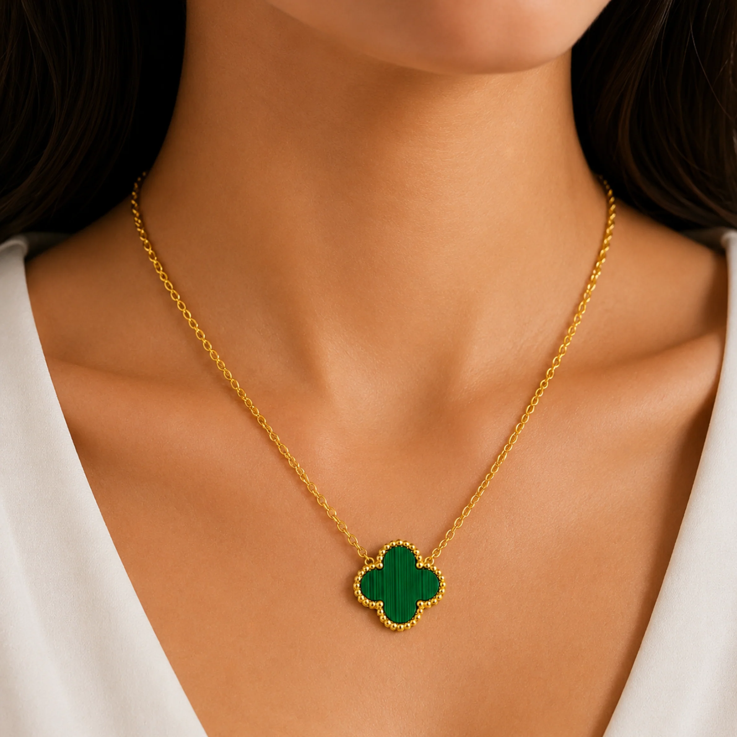Green Pendant Clover Necklace - Image 3