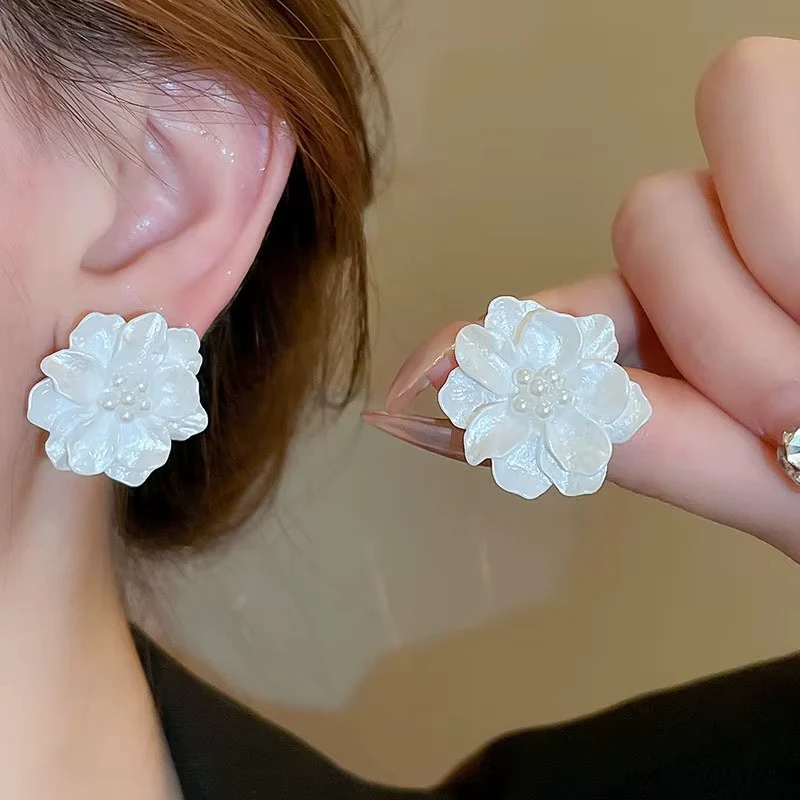 Immortal Flower Pearl French Elegant  Earring - Image 2