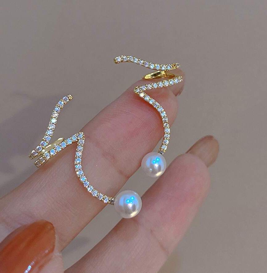 Whispering Winds Silver Earring
