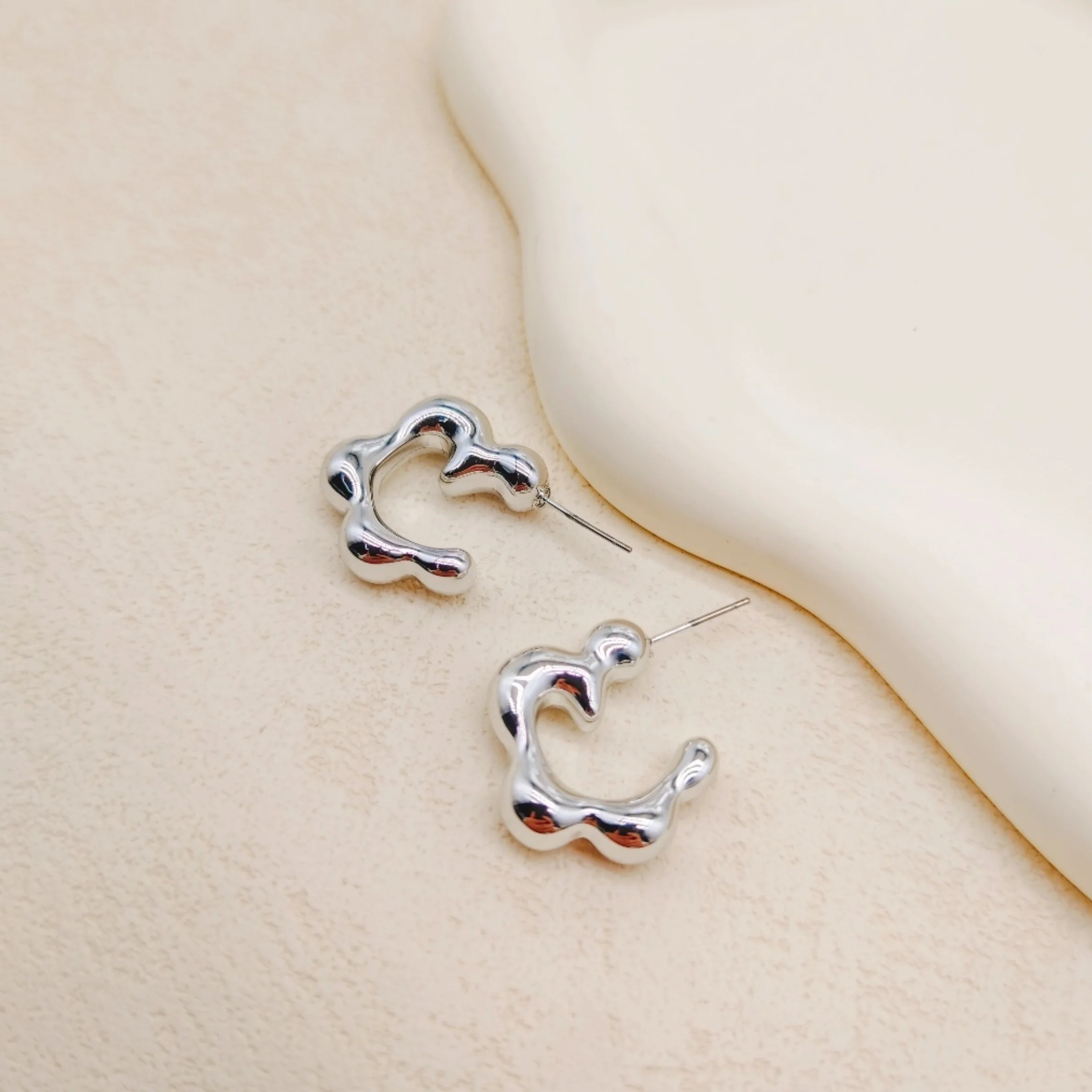 Luna Flow Silver Hoop Earrings - Image 3