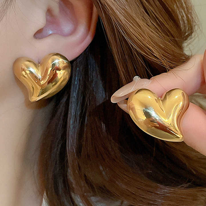 Melting Heart Golden Stud Earring - Image 5