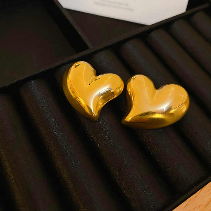 Melting Heart Golden Stud Earring - Image 6