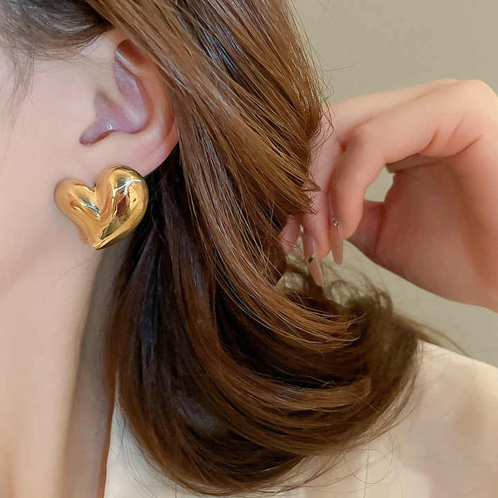 Melting Heart Golden Stud Earring - Image 9
