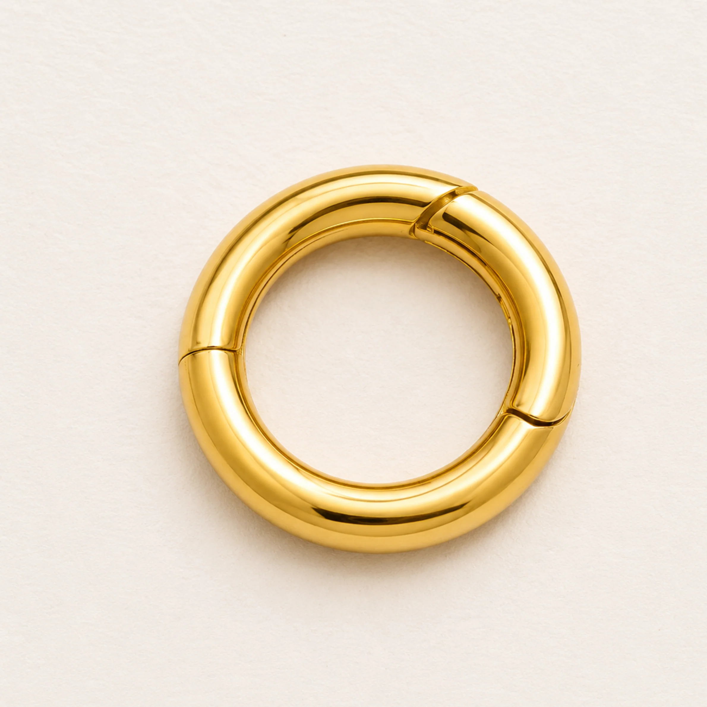 Men-Gold Circular Hoop One Side Earring - Image 2