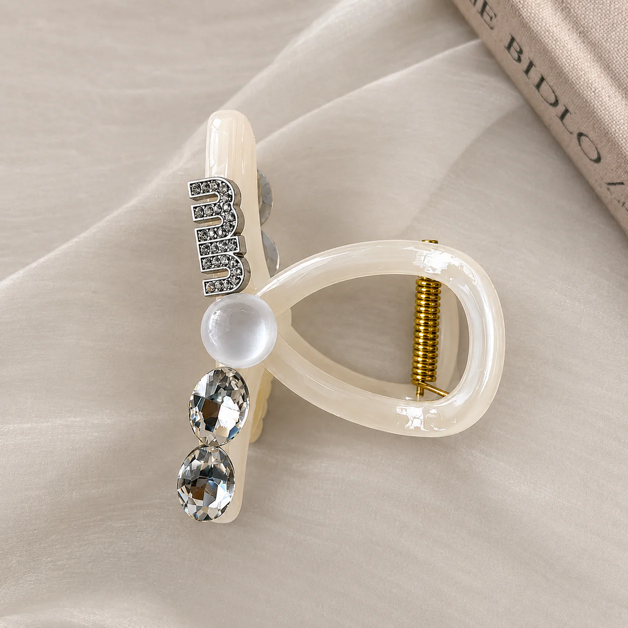 Pearl Glow Hair Clutcher - Image 3