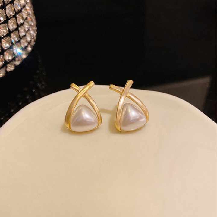 Pearl Radiance Golden Earring - Image 4