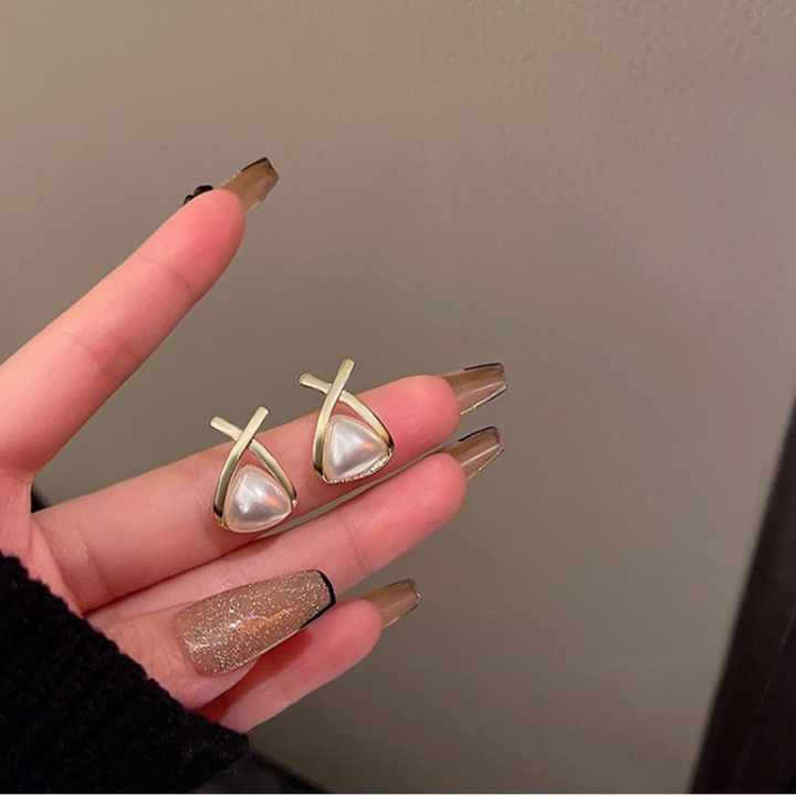 Pearl Radiance Golden Earring - Image 6