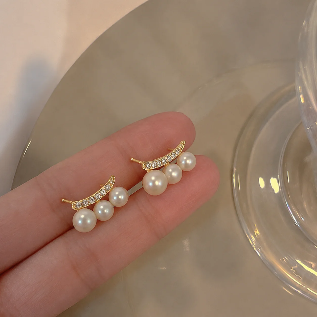 Pretty Women White Pearl Stud Earring