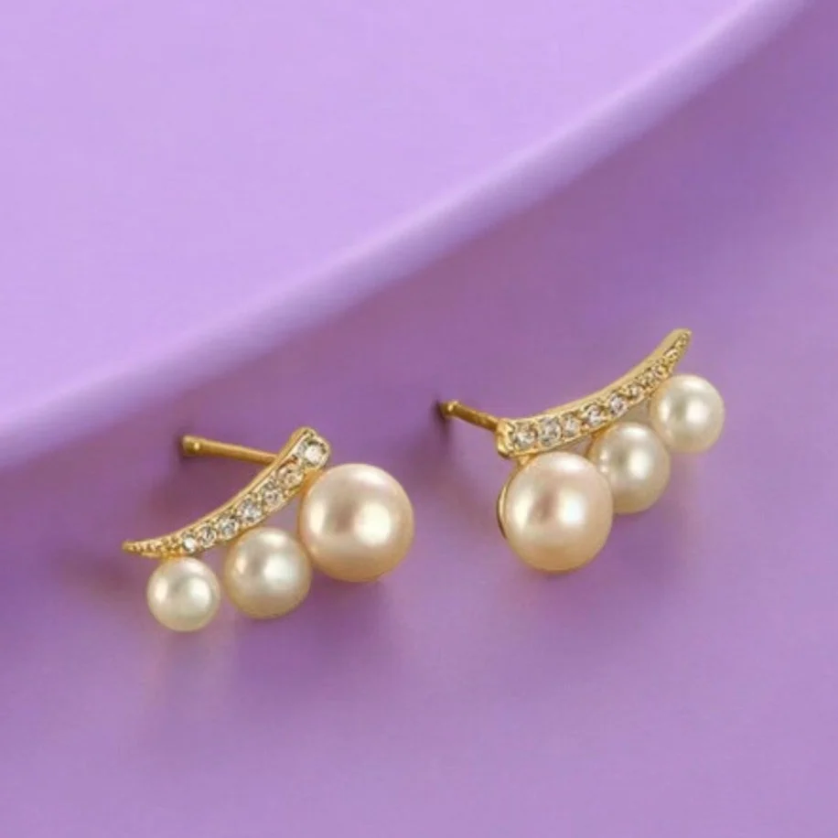 Pretty Women White Pearl Stud Earring - Image 3