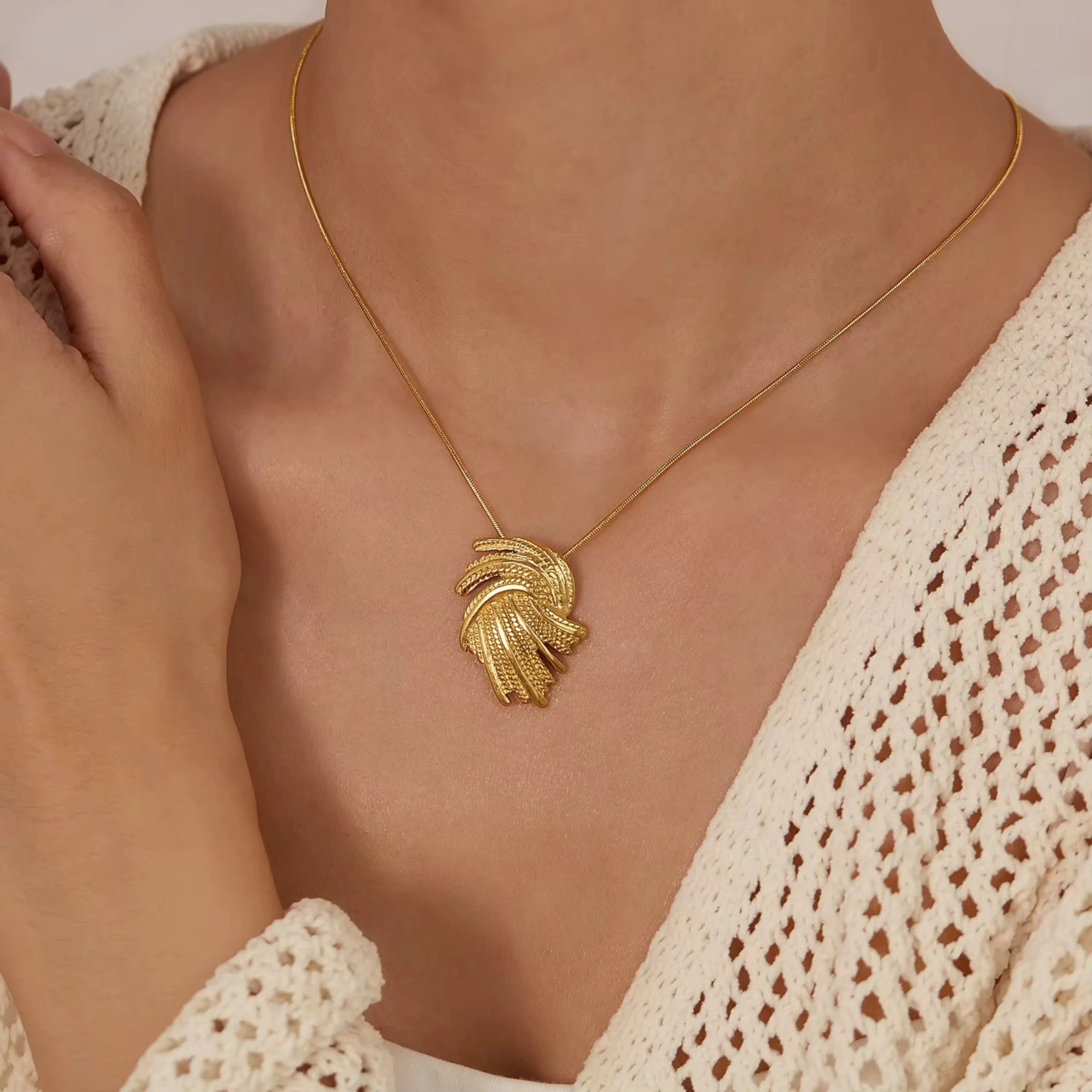 18K Gold Plated Textured Leaf Pendant Necklace - Image 2