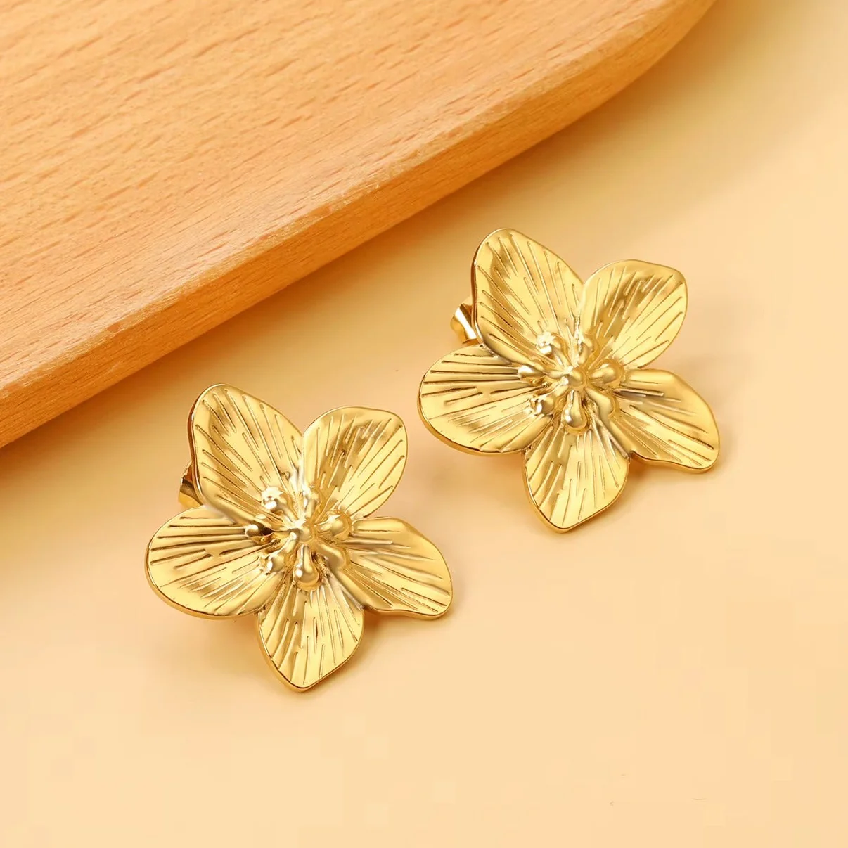 Stainless Steel Waterproof Flower Classic Vintage Earring