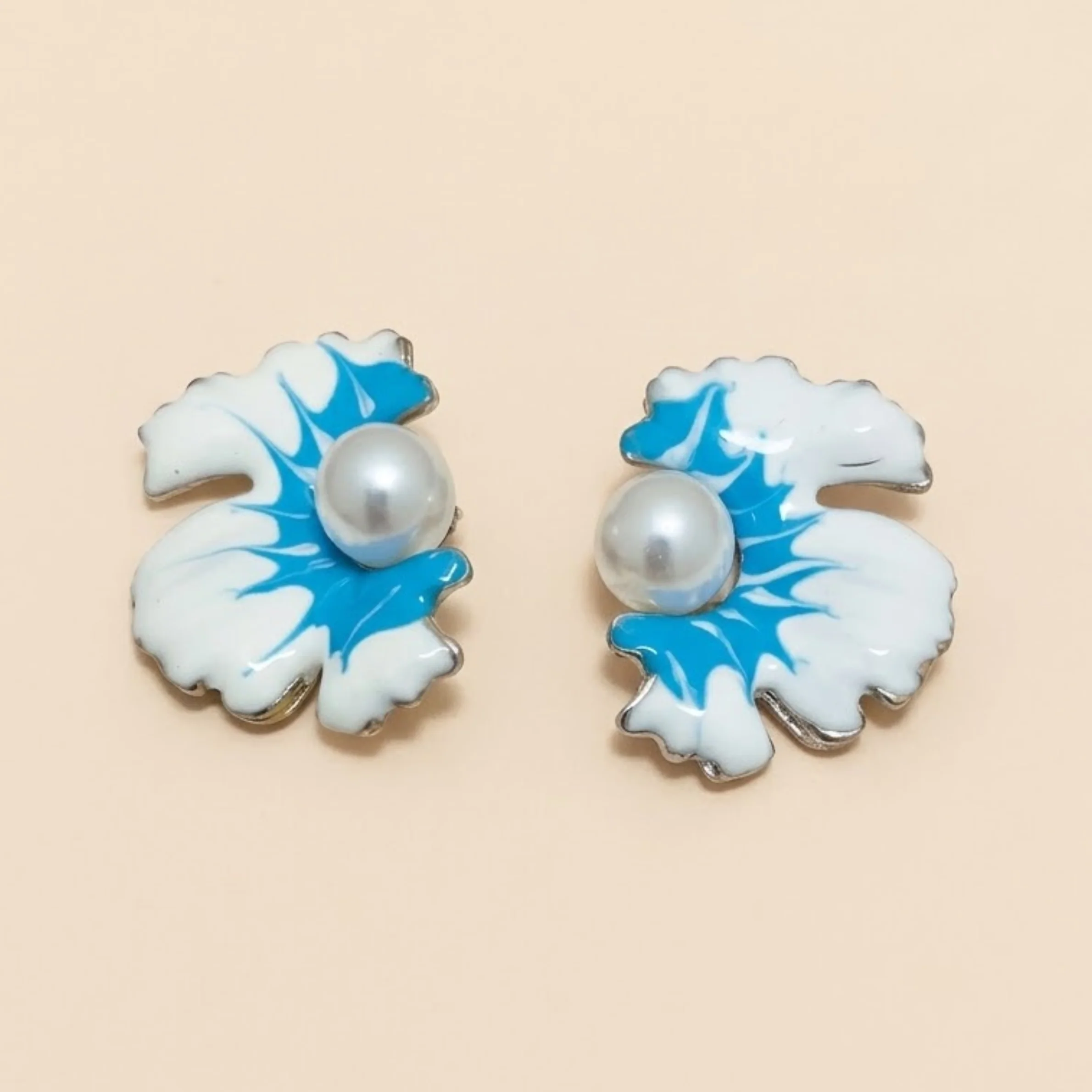 White Petal Sunshine Studs Earring - Image 4