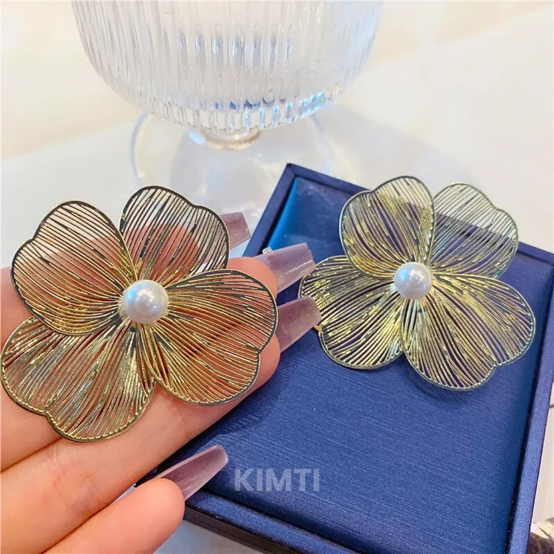 Zara Dupe Golden Flower Stud Earring - Image 4